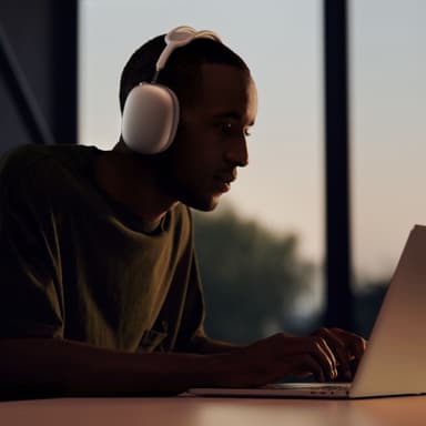 Apple AirPods Max trådløse around-ear høretelefoner (sky blue)