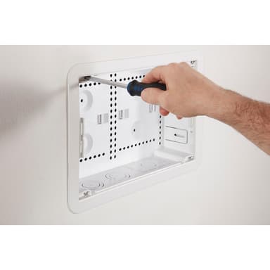 SANUS Indbygget Mediebox 9”