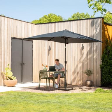 VONROC Premium Parasol Rapallo 200x300cm – Kombisæt inkl. Beton fod 20 kg. - Slidstærk parasol – Vippefunktion - UV-resistent stof - Grå - Inkl. betræk