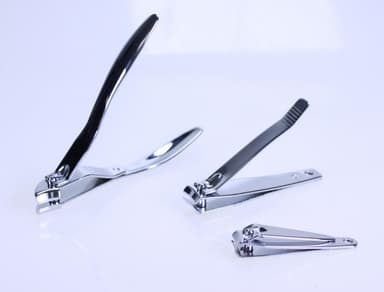 Wellys 18 Pieces Manicure Set, Purple