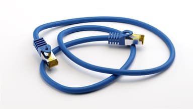 Goobay RJ45 netværkskabel S/FTP (PiMF), 500 MHz, med CAT 7 råkabel, blå, 1 m
