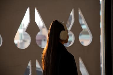 Defund Mondo trådløse around-ear høretelefoner (gråbeige)