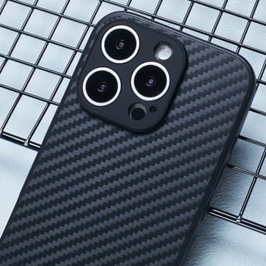 SKALO iPhone 16 Pro Max Carbon Fiber TPU cover - Sort