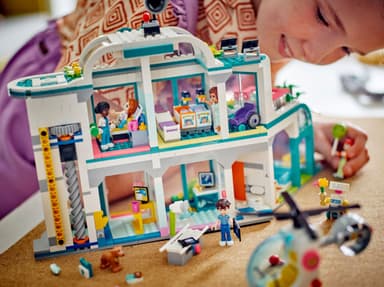 LEGO Friends Heartlake City hospital 42621