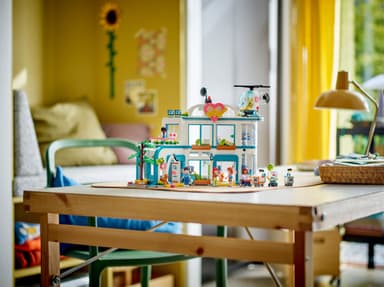 LEGO Friends Heartlake City hospital 42621